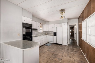 Charming home with great spaces and open layout! Large garage on Fountain of the Sun Country Club in Arizona - for sale on GolfHomes.com, golf home, golf lot