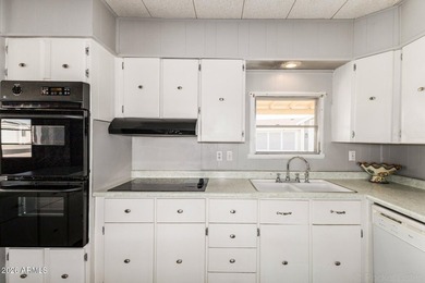 Charming home with great spaces and open layout! Large garage on Fountain of the Sun Country Club in Arizona - for sale on GolfHomes.com, golf home, golf lot