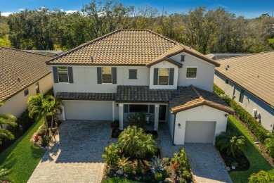 One or more photo(s) has been virtually staged. Welcome home to on Lakewood National Golf Club in Florida - for sale on GolfHomes.com, golf home, golf lot