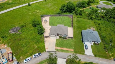 Welcome to 6 Briscoe Lane. This one has so much of what you are on Bella Vista Country Club - Highlands in Arkansas - for sale on GolfHomes.com, golf home, golf lot