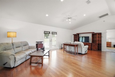 ATTENTION GOLFERS!!!  GOLF COURSE VIEW!!  THIS WELL MAINTAINED on The Links of Spruce Creek in Florida - for sale on GolfHomes.com, golf home, golf lot