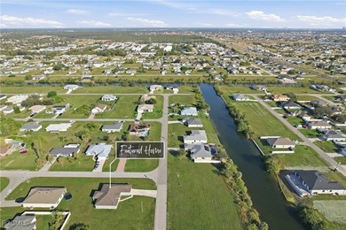 TOTALLY REMODELED home ready for your family!!!!. 1,821 sq ft on Del Tura Golf and Country Club in Florida - for sale on GolfHomes.com, golf home, golf lot