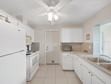 Welcome to your sunny Florida retreat! This charming, move-in on Mainlands Golf Club in Florida - for sale on GolfHomes.com, golf home, golf lot