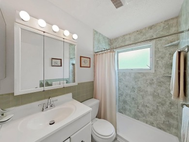 Welcome to your sunny Florida retreat! This charming, move-in on Mainlands Golf Club in Florida - for sale on GolfHomes.com, golf home, golf lot