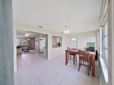 Welcome to your sunny Florida retreat! This charming, move-in on Mainlands Golf Club in Florida - for sale on GolfHomes.com, golf home, golf lot