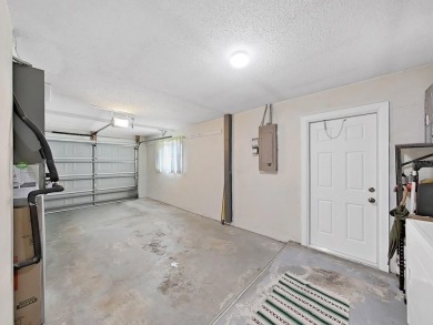 Welcome to your sunny Florida retreat! This charming, move-in on Mainlands Golf Club in Florida - for sale on GolfHomes.com, golf home, golf lot