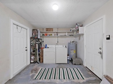 Welcome to your sunny Florida retreat! This charming, move-in on Mainlands Golf Club in Florida - for sale on GolfHomes.com, golf home, golf lot
