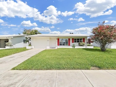 Welcome to your sunny Florida retreat! This charming, move-in on Mainlands Golf Club in Florida - for sale on GolfHomes.com, golf home, golf lot