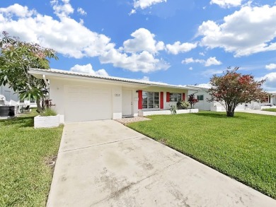 Welcome to your sunny Florida retreat! This charming, move-in on Mainlands Golf Club in Florida - for sale on GolfHomes.com, golf home, golf lot