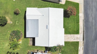 Welcome to your sunny Florida retreat! This charming, move-in on Mainlands Golf Club in Florida - for sale on GolfHomes.com, golf home, golf lot