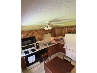 Come see this spacious 1300 square feet condo in the much on Eastwood Country Club in Connecticut - for sale on GolfHomes.com, golf home, golf lot