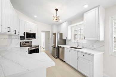 Welcome to this NEWLY UPDATED villa in the desirable Retreat at on Lost Lake Golf Club in Florida - for sale on GolfHomes.com, golf home, golf lot