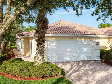 Welcome to this NEWLY UPDATED villa in the desirable Retreat at on Lost Lake Golf Club in Florida - for sale on GolfHomes.com, golf home, golf lot