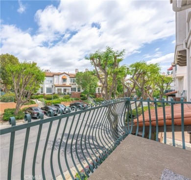 Welcome to this exquisite 2-bedroom, 2.5-bathroom townhome on Tustin Ranch Golf Club in California - for sale on GolfHomes.com, golf home, golf lot