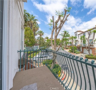 Welcome to this exquisite 2-bedroom, 2.5-bathroom townhome on Tustin Ranch Golf Club in California - for sale on GolfHomes.com, golf home, golf lot