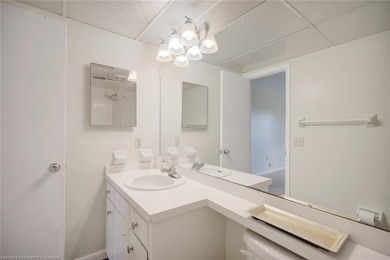 Welcome to this stunning 2-bedroom, 2.5-bathroom townhouse condo on Sun n Lake Golf and Country Club in Florida - for sale on GolfHomes.com, golf home, golf lot