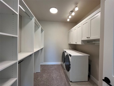 It's a beautiful life in this spacious single level townhouse! on Village Greens Golf Club in Montana - for sale on GolfHomes.com, golf home, golf lot
