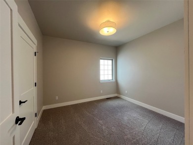 It's a beautiful life in this spacious single level townhouse! on Village Greens Golf Club in Montana - for sale on GolfHomes.com, golf home, golf lot