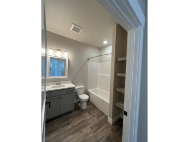 It's a beautiful life in this spacious single level townhouse! on Village Greens Golf Club in Montana - for sale on GolfHomes.com, golf home, golf lot