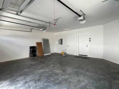 It's a beautiful life in this spacious single level townhouse! on Village Greens Golf Club in Montana - for sale on GolfHomes.com, golf home, golf lot