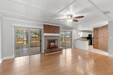 ONE TO SEE! STYLISH WELL MAINTAINED, FRESHLY PAINTED, ALL BRICK on Fort Walton Beach Golf Course in Florida - for sale on GolfHomes.com, golf home, golf lot