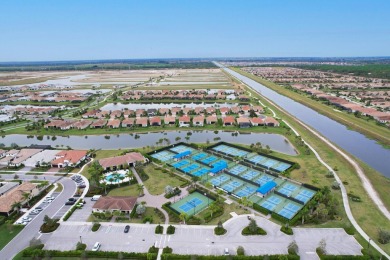 Premium lot villa offers 2 bedrooms, 2 full baths, plus a on PGA Golf Club in PGA Village in Florida - for sale on GolfHomes.com, golf home, golf lot