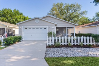 BOND PAID! TURNKEY! Welcome to this charming 2-bedroom, 2-bath on The Links of Spruce Creek in Florida - for sale on GolfHomes.com, golf home, golf lot