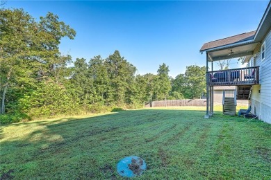 Welcome Home to 17 Hillington Circle. This like-new one story on Bella Vista Country Club - Berksdale in Arkansas - for sale on GolfHomes.com, golf home, golf lot