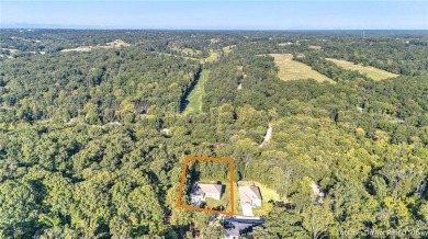 Welcome Home to 17 Hillington Circle. This like-new one story on Bella Vista Country Club - Berksdale in Arkansas - for sale on GolfHomes.com, golf home, golf lot