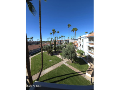 Courtyard facing larger condo. This spacious 2-bedroom on Sun City-Willow Creek / Willow Brook  in Arizona - for sale on GolfHomes.com, golf home, golf lot