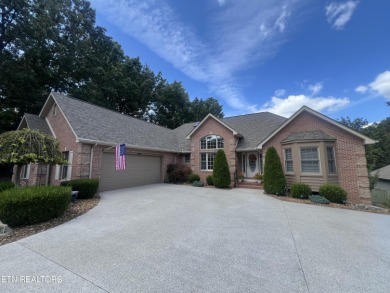 Stunning Custom Home on the Brae Golf Course. NEW ROOF w/50-year on Heatherhurst Golf Course in Tennessee - for sale on GolfHomes.com, golf home, golf lot
