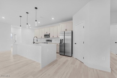 Beautiful New Construction in Sun 'N Lake - 4 Bedrooms, 3 Baths on Sun n Lake Golf and Country Club in Florida - for sale on GolfHomes.com, golf home, golf lot