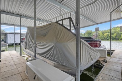 This beautifully updated 3 bed, 2 bath end unit in the quiet on The Club At Old Kinderhook in Missouri - for sale on GolfHomes.com, golf home, golf lot
