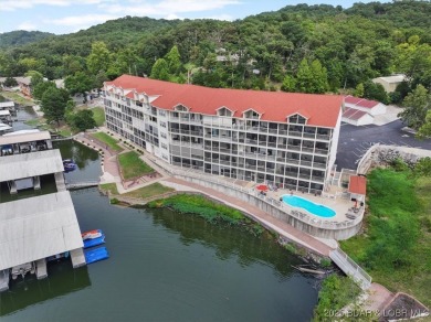 This beautifully updated 3 bed, 2 bath end unit in the quiet on The Club At Old Kinderhook in Missouri - for sale on GolfHomes.com, golf home, golf lot