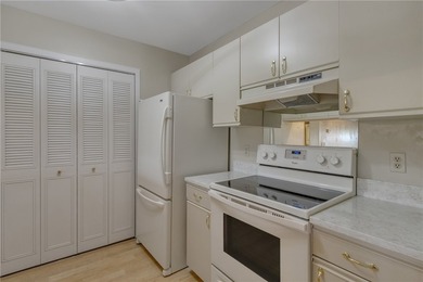 PRIME LOCATION-END UNIT only STEPS AWAY from heated on Vista Plantation Golf Club in Florida - for sale on GolfHomes.com, golf home, golf lot