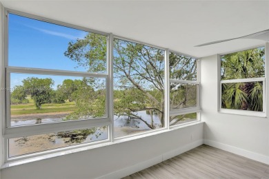Fully renovated 2 bed/2 bath condo with additional room and on  in Florida - for sale on GolfHomes.com, golf home, golf lot