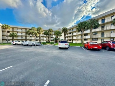 Luxurious apartment 2 bedroom, 2 full bathrooms on the 3rd floor on Deer Creek Golf Club in Florida - for sale on GolfHomes.com, golf home, golf lot