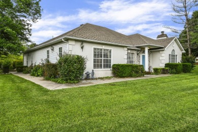 ***PRICED TO SELL***ONE LEVEL 3-bedroom, 2-bath home located in on Pointe Royale Village Country Club in Missouri - for sale on GolfHomes.com, golf home, golf lot