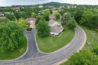 ***PRICED TO SELL***ONE LEVEL 3-bedroom, 2-bath home located in on Pointe Royale Village Country Club in Missouri - for sale on GolfHomes.com, golf home, golf lot