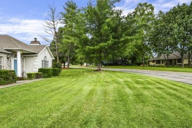 ***PRICED TO SELL***ONE LEVEL 3-bedroom, 2-bath home located in on Pointe Royale Village Country Club in Missouri - for sale on GolfHomes.com, golf home, golf lot