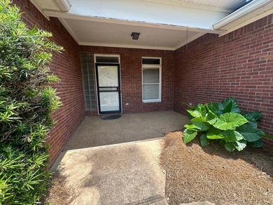 Welcome to this beautifully laid-out 2-bedroom, 2-bathroom home on Colonial Country Club Deerfield in Mississippi - for sale on GolfHomes.com, golf home, golf lot