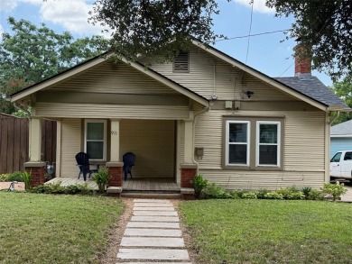 This beautifully maintained home sits on a generously sized lot on Stevens Park Golf Course in Texas - for sale on GolfHomes.com, golf home, golf lot