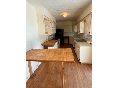 Lake View Home with Workshop  Great Potential!

This 3-bedroom on Holiday Island Executive Golf Course in Arkansas - for sale on GolfHomes.com, golf home, golf lot