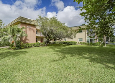 Impeccable first floor 1BR with washer and dryer in the on Vero Beach South Golf Course in Florida - for sale on GolfHomes.com, golf home, golf lot