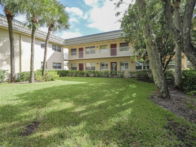Impeccable first floor 1BR with washer and dryer in the on Vero Beach South Golf Course in Florida - for sale on GolfHomes.com, golf home, golf lot