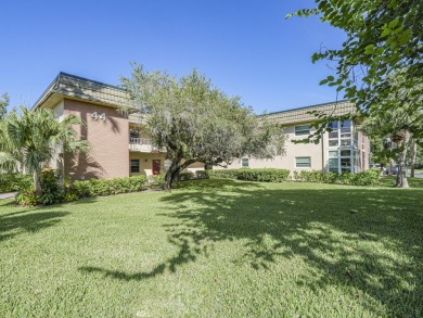 Impeccable first floor 1BR with washer and dryer in the on Vero Beach South Golf Course in Florida - for sale on GolfHomes.com, golf home, golf lot