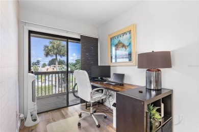 Welcome to this beautiful and light-filled 2-bedroom, 2-bathroom on Mount Dora Golf Club in Florida - for sale on GolfHomes.com, golf home, golf lot