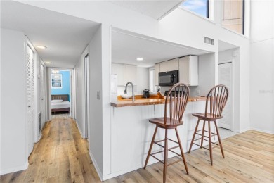 Welcome to this beautiful and light-filled 2-bedroom, 2-bathroom on Mount Dora Golf Club in Florida - for sale on GolfHomes.com, golf home, golf lot
