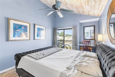 Welcome to this beautiful and light-filled 2-bedroom, 2-bathroom on Mount Dora Golf Club in Florida - for sale on GolfHomes.com, golf home, golf lot