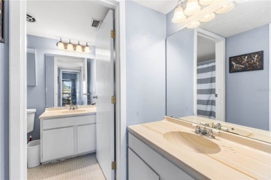 Welcome to this beautiful and light-filled 2-bedroom, 2-bathroom on Mount Dora Golf Club in Florida - for sale on GolfHomes.com, golf home, golf lot